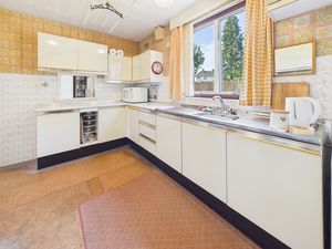 KITCHEN- click for photo gallery